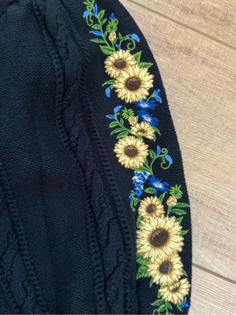 Farm Rio Black Embroidered Sunflower Cable Knit Peplum Sweater Top NWT Medium - Picture 7 of 13